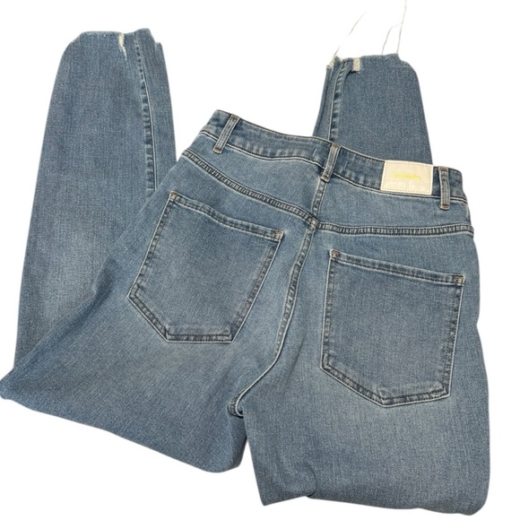 Curvy Super High Waisted Ripped Hem Slim Jeans size 4 R - Picture 8 of 10